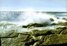 CPM La Normandie Pittoresque Coup de Mer sur la Cote Normande 