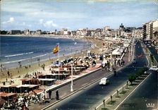 CPM Les Sables d'Olonne Vue generale sur la plage et la promenade Clemenceau 