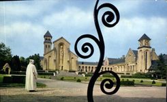 CPM Abbaye N D d'Orval la cour d'honneur 