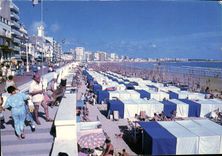 CPM Les Sables d'Olonne Vendee le remblai la Plage 