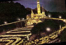 CPM Nos Belles Pyrenees Lourdes La Basilique illuminee pendant 