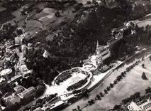 CPM En Bigorre Lourdes Hautes Pyrenees Vue aerienne La Basilique L'Eveche Le Gave 