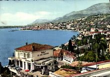 CPM La Cote d'Azur Menton Vue sur Garavan Au fond Menton A droite la Tete de Chien 