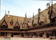 CPM Beaune Hotel Dieu Cour d'Honneur Merveille d'art burgondo flamand 