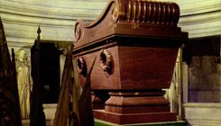 CPM Couleurs et lumiere de France Paris Tombeau de Napoleon Ier dens la Crupte de l'Hotel des Invali