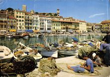 CPM Cannes un coin du Port le Quai St Pierre et le Suquet 
