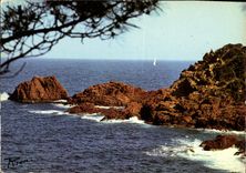 CPM La Cote d'Azur inoubliable la Corniche d'Or les Roches rouges du Trayas 