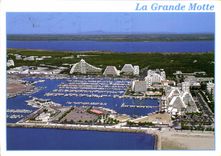 CPM Au Bord de la Mediterranee la Grande Motte Herault 