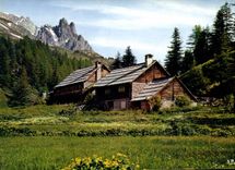 CPM Vieux Chalets dans la Vallee de Nevache 