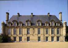 CPM Chateau d'Anet Eure et Loire la Facade Est sur la Cour 
