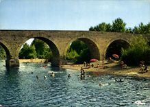CPM Goudargues Gard le Pont St Andre de Roquepertuis la Plage 