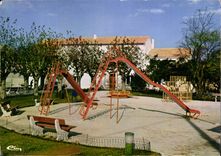 CPM Remoulins Gard la mairie les Jardins et les jeux d'enfants 