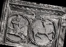 CPM Saint Gilles Gard Eglise abbatiale du 12 siecle centaure poursuivant un cerf 