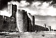 CPM Aigues Mortes Gard les Remparts de la Cite cote Est 