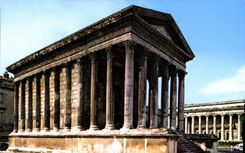 CPM Nimes Gard la Maison carree ce monument de style grec construit avant JC sedult par la Purete de