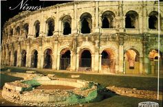 CPM Le Languedoc Nimes Les Arenes de nuit 