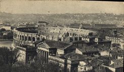 CPM La Provence Romaine Nimes vue sur les Arenes Romaines 