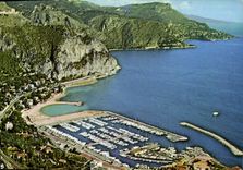 CPM Cote d'Azur Beaulieu sur mer A M vue aerienne sur le Port de Plaisance et la Plage au fond la te