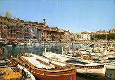 CPM Cannes un coin du Port le Quai St pierre et le Suquet 