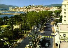 CPM Cannes la promenade de la Croisette dans le fond le Suquet 