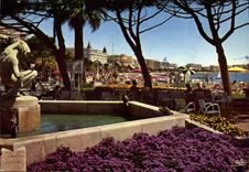 CPM Cannes AM Jardin de la Croisette Ecchapee vers la plage et les Palaces 