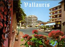 CPM Au soleil de la Cote d'Azur Vallauris Centre Important de Poteries Artistiques Les Immeubles Le 