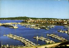 CPM Cote d'Azur Antibes Alpes Maritimes Le port Vauban et la Vieille ville 