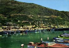 CPM Les Sites Merveilleux de la Cote d'Azur Menton Le Petit Port de la Vieille Ville Le Coin des Pec