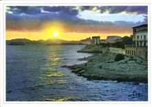 CPM Marseille Promenade de la Corniche Un coucher de soleil sur les Iles 