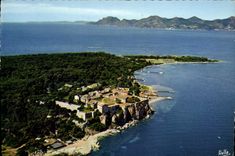 CPM La Cote d'Azur Les environs de Cannes Iles de Lerins 