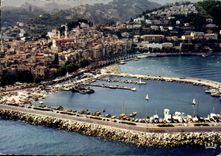CPM Menton Vue aerienne sur le Port et la Vieille Ville 