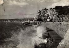 CPM La Cote d'Azur Nice Alpes Maritimes Monument aux Morts 