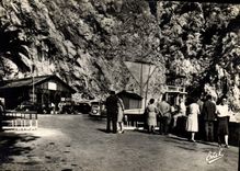 CPM Menton La Frontiere Italiene Les douanes francaises 