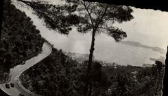 CPM Cote d'Azur Route de la Moyenne Corniche a droite le Cap ferrat 