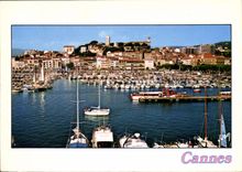 CPM La Cote d'Azur Cannes Alpes Maritimes Le Vieux Port domine par le Suquet 
