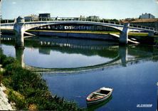 CPM Saintes Charente Marit Un pont sur la Charente 