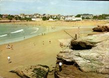 CPM La Cote de Beaute Royan Charente Maritime La Plage et le Casino de Pontaillac 