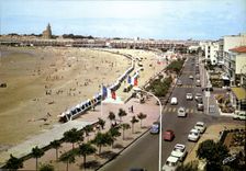 CPM Royan La Plage et le Bd Garnier Vus de l'Hotel Family 
