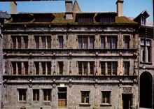 CPM Saint Flour Cantal La Maison des Consuls Facade du XIV le siecle 