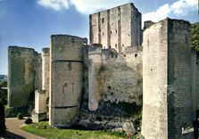 CPM Les Merveilles du Val de Loire Loches Indre et Loire le Donjon Xi XIi siecle et les tours a bec 