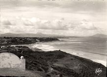 CPM Bidart Basses Pyrenees vue d'ensemble de la Plage la Cote Basque et les Monts Espagnols 