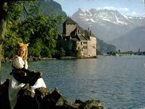 CPM Lac Leman Montreusienne en costume et le Chateau de Chillon 