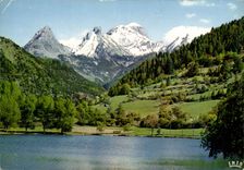 CPM Les Alpes le Lac du Lauzet B A au fond les Seolanes 