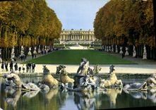 CPM Versailles et ses Merveilles le bassin d'Apollon le Tapis Vert au fond le bassin de Latone et le
