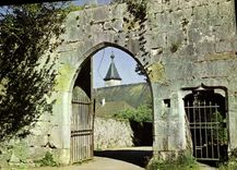 CPM Aux environs d'Aix les Bains Savoie L'Abbaye d'Hautecombe le portail d'entree 