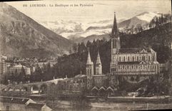 CPA Lourdes La Basilique et les Pyrenees 