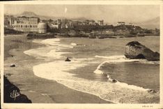 CPA Biarritz Vue d'ensemble prise du Plateau du Phare sur le Casino Bellevue et l'Atalaye 