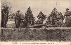 CPA Lourdes Le Calvaire XIe Station Jesus attache a la Croix 