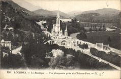 CPA Lourdes La Basilique Vue plongeante prise du Chateau Fort 