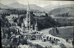 CPA Lourdes La Basilique vue du Chateau Fort 